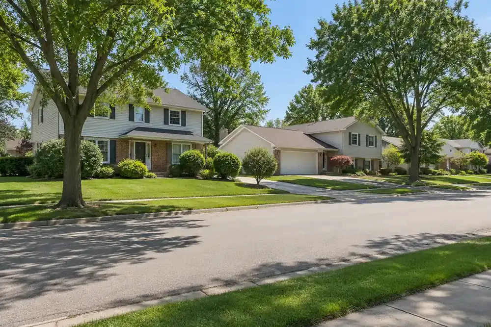 Illustration of a typical residential street in the Lindenhurst, IL area